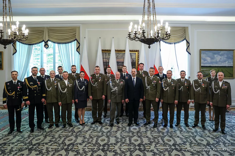 Żołnierze odznaczeni przez Prezydenta RP w Belwederze - Paragraf
