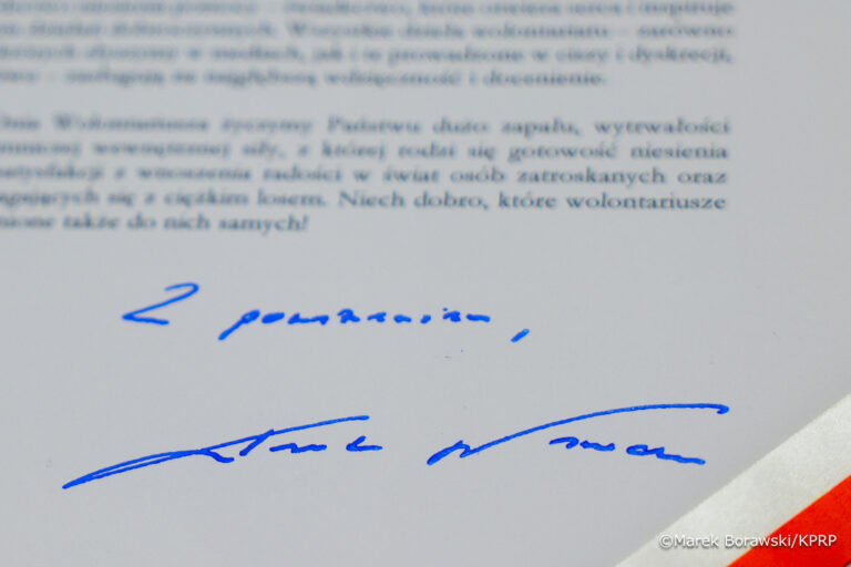Prezydent RP wręczył sztandar 18 Pułkowi Saperów w Nisku - Paragraf
