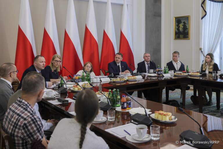 Rada ds. Osób z Niepełnosprawnościami spotkała się w Belwederze - Paragraf