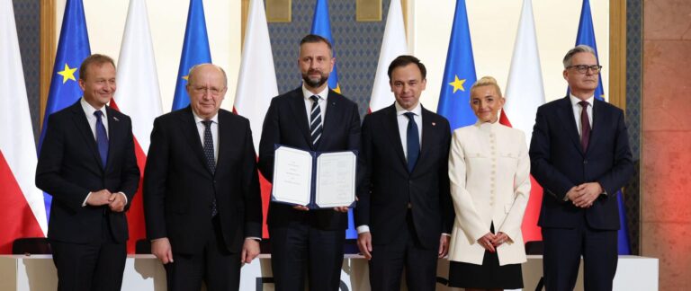 Umowa SAFE podpisana: Polska pozyska 180 mld zł na wzmocnienie armii - Paragraf