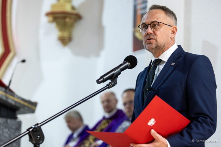 Prezydent pośmiertnie odznaczył płk Urszulę Tauer - Polityka