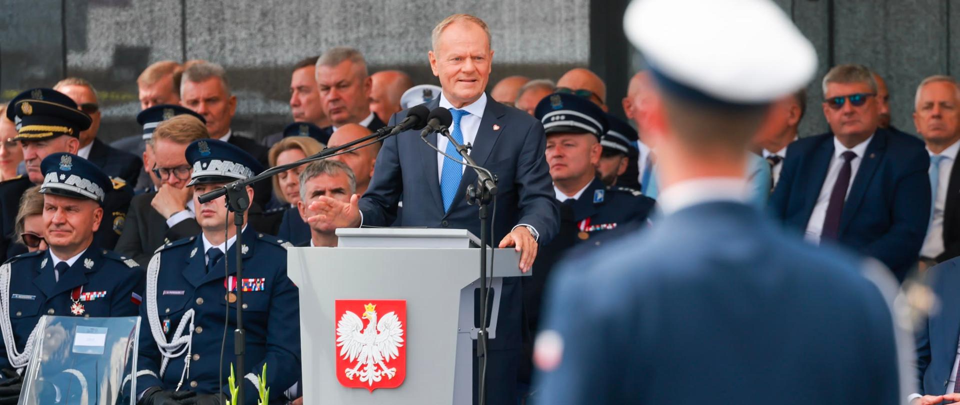 Premier Donald Tusk podziękował policjantom - Polityka