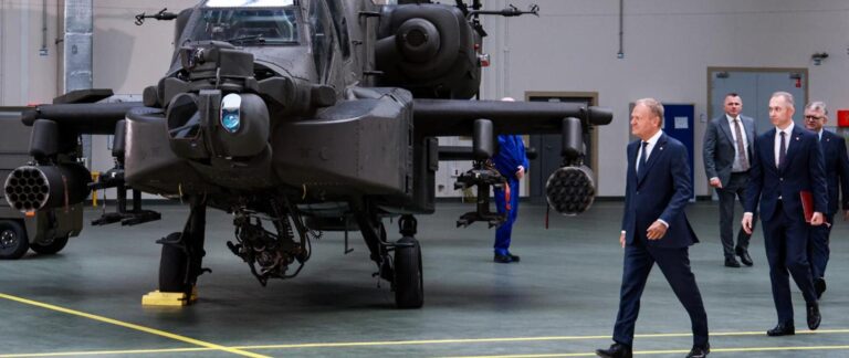 Polska kupi 96 śmigłowców Apache za 10 mld dolarów - Polityka
