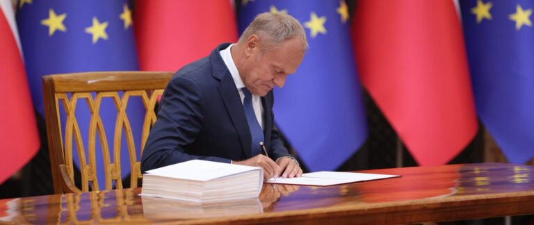 Donald Tusk podpisał 200 nominacji asesorskich - Polityka