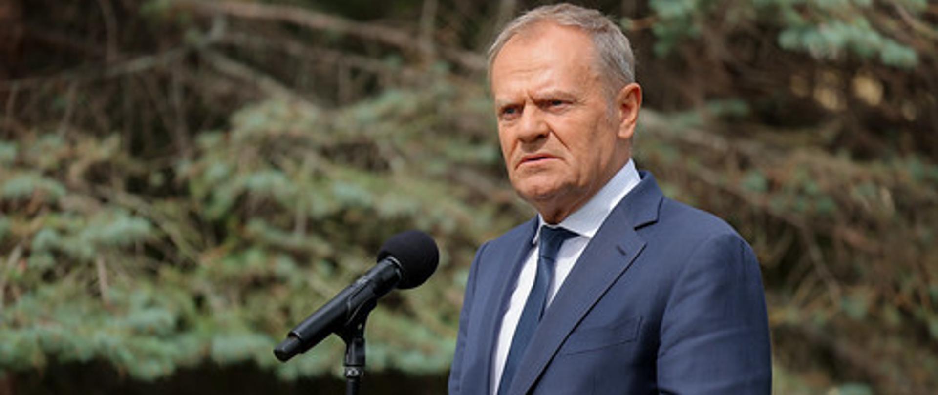 Paliwo potanieje o 1 zł dzięki decyzji rządu - Polityka