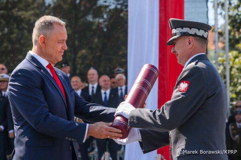 Prezydent mianował 21 nowych generałów i admirałów - Polityka