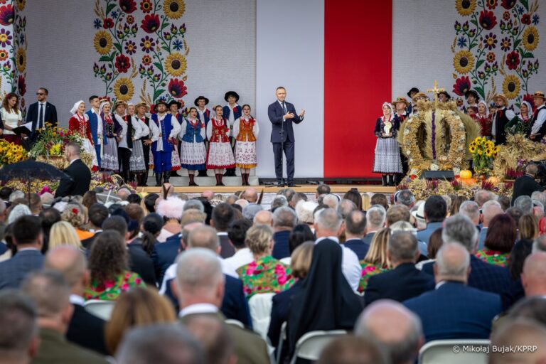 Prezydent Karol Nawrocki świętował Dożynki w Tryńczy - Polityka