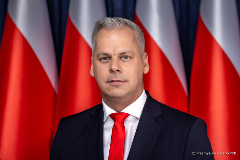 Minister Rabenda: Rządzący zostali zaskoczeni cenami paliw - Polityka