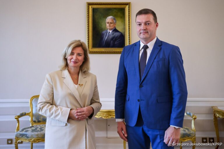 Minister Jędrzak omówiła sytuację Polaków na Łotwie - Polityka