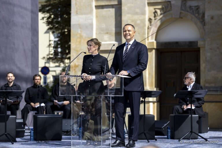 Prezydent Karol Nawrocki przeczytał „Dziady” w Warszawie - Polityka