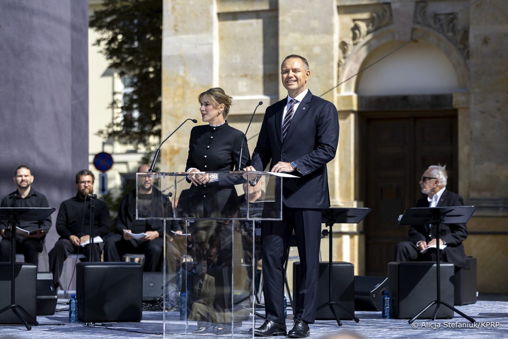 Prezydent Karol Nawrocki przeczytał „Dziady” w Warszawie - Polityka
